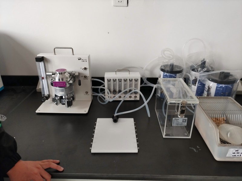 中南湘雅醫學院-桌面式小動物麻醉機(擴展六通道)安裝完成